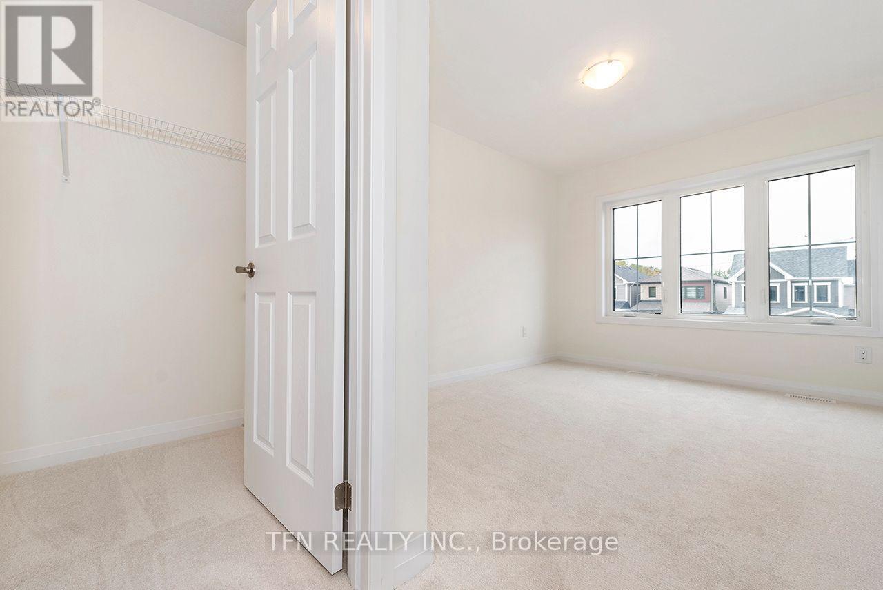 389 STARLIGHT AVENUE - 4