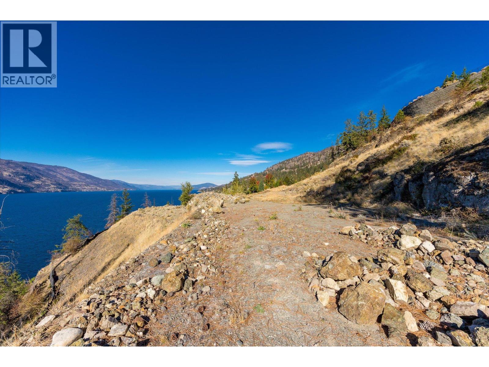 8 180 Sheerwater Court, Kelowna