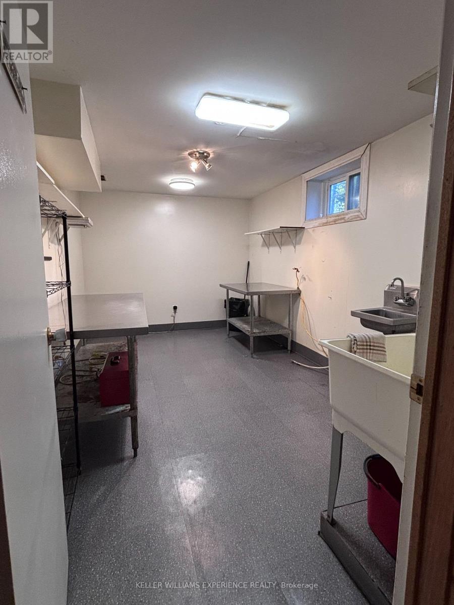 135 CATHERINE STREET W - 19