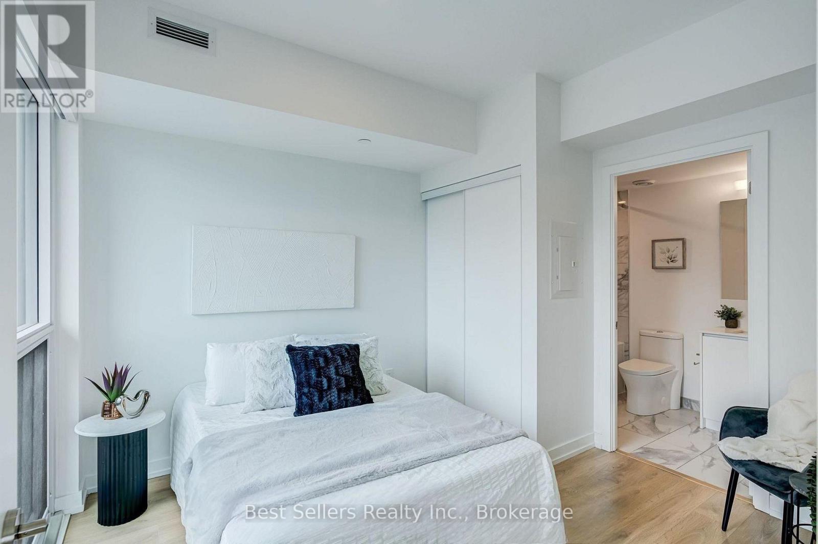 1100 Sheppard Avenue West — photo 20