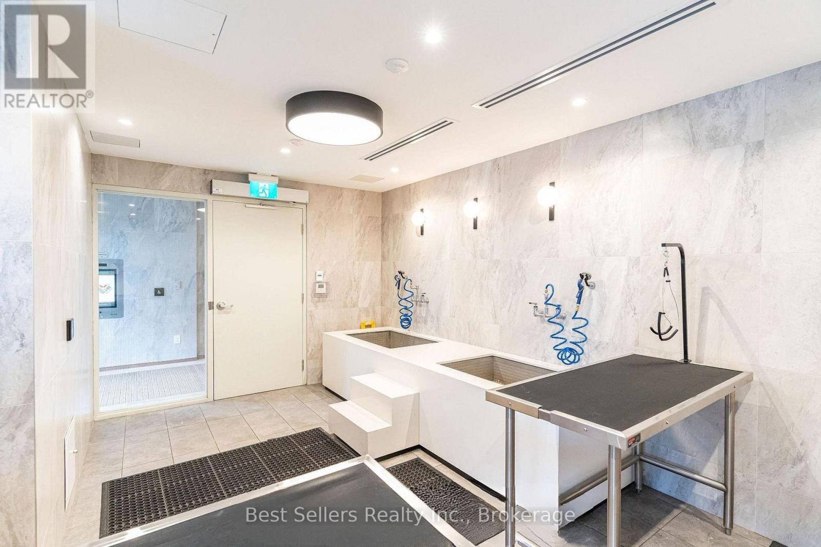 1100 Sheppard Avenue West — photo 33