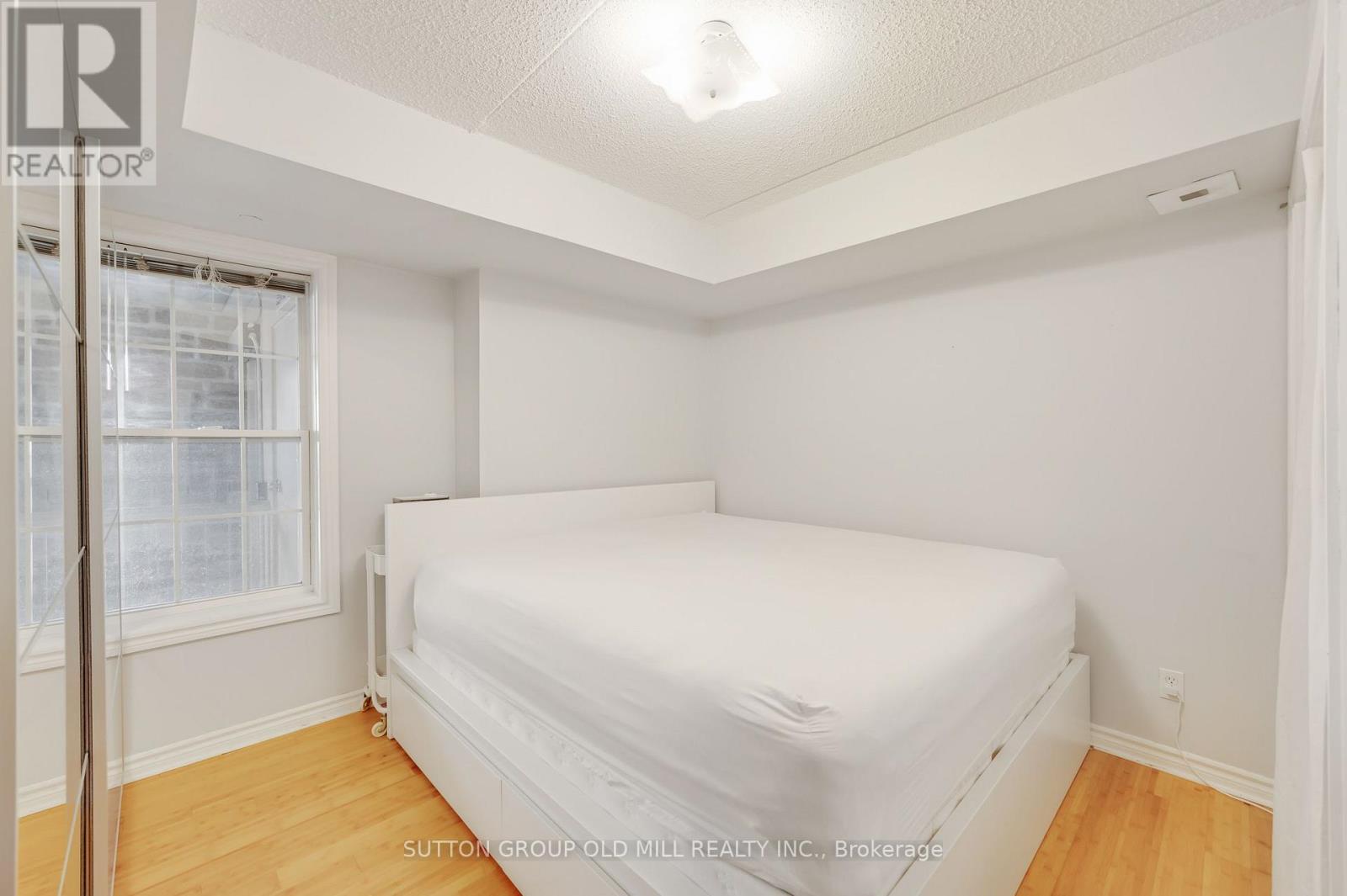 #208 1470 BISHOPS GATE - 17