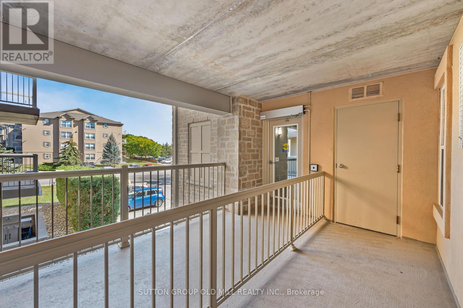 #208 1470 BISHOPS GATE - 24