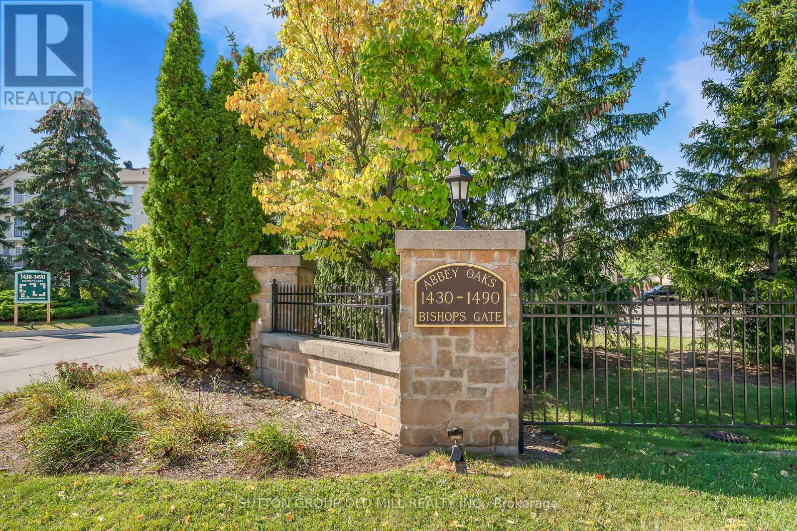 #208 1470 BISHOPS GATE - 3
