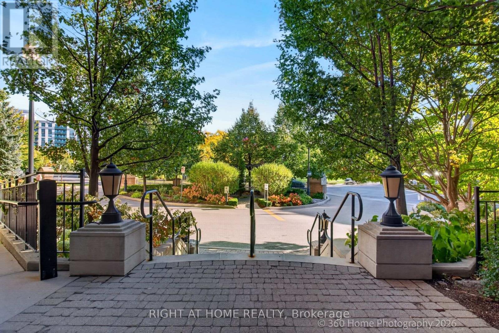#PH2 16 DALLIMORE CIRCLE - 24