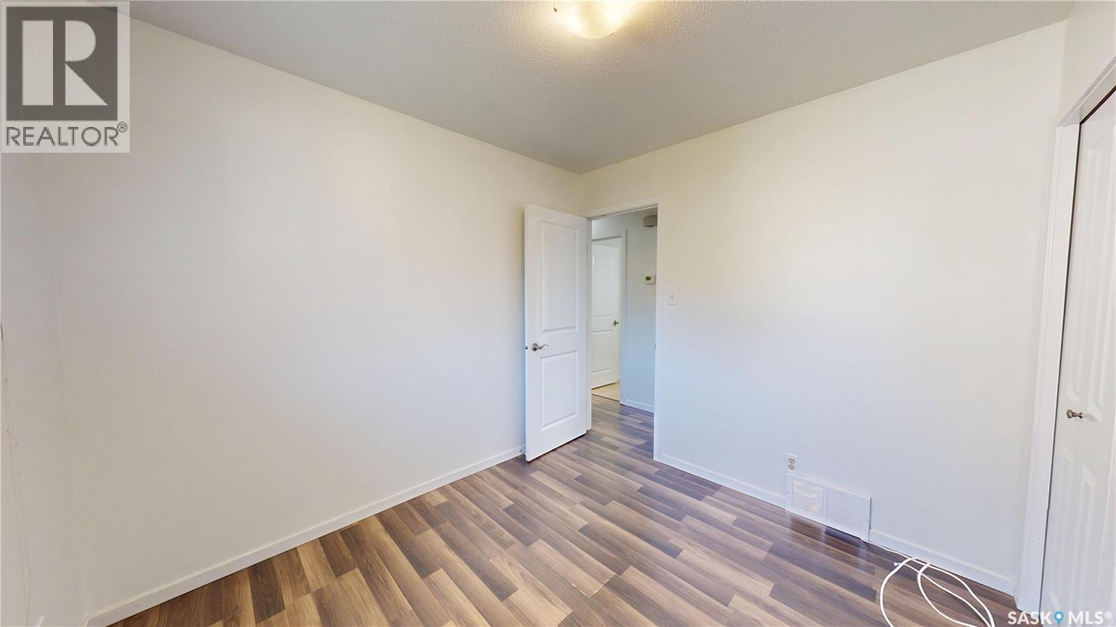 4 Carleton DRIVE - 11