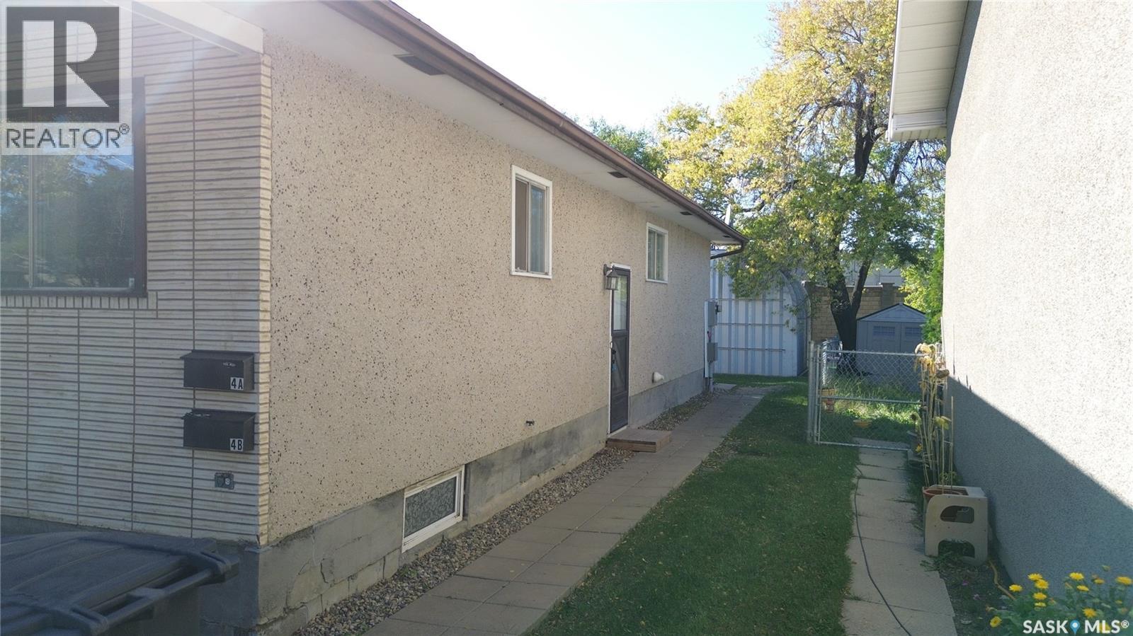 4 Carleton DRIVE - 31