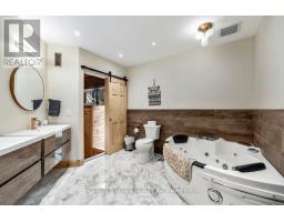 1092 South Clear Lake Road, Bracebridge, ON P1L1X1 Photo 27
