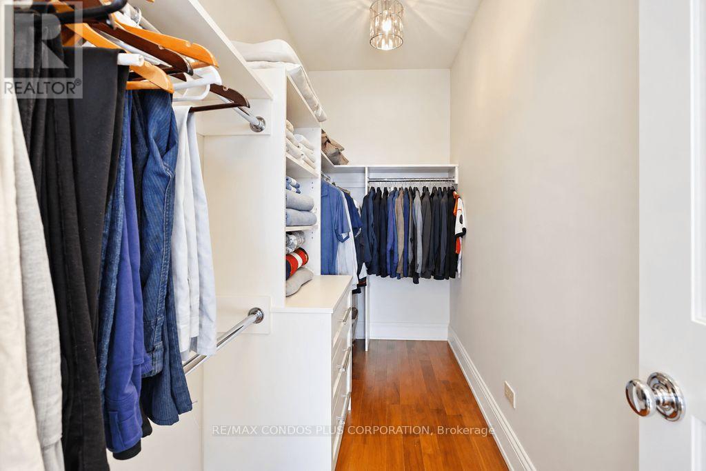 183 Wellington Street West — photo 26