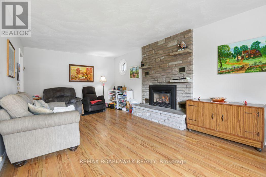 4 DAVIDSON STREET W - 13