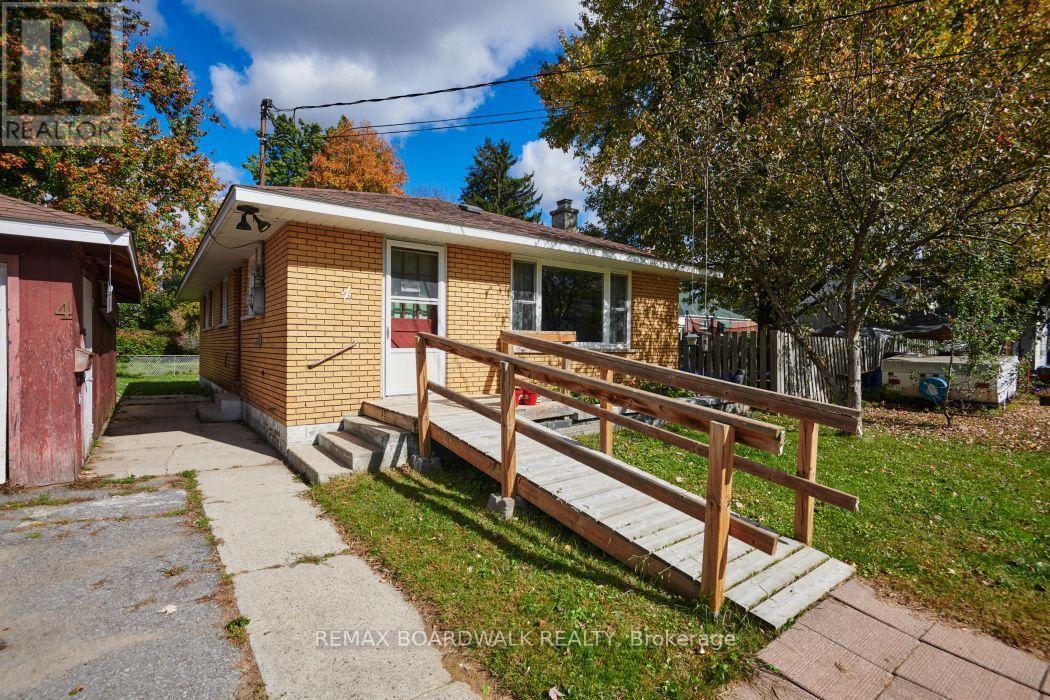 4 DAVIDSON STREET W - 4
