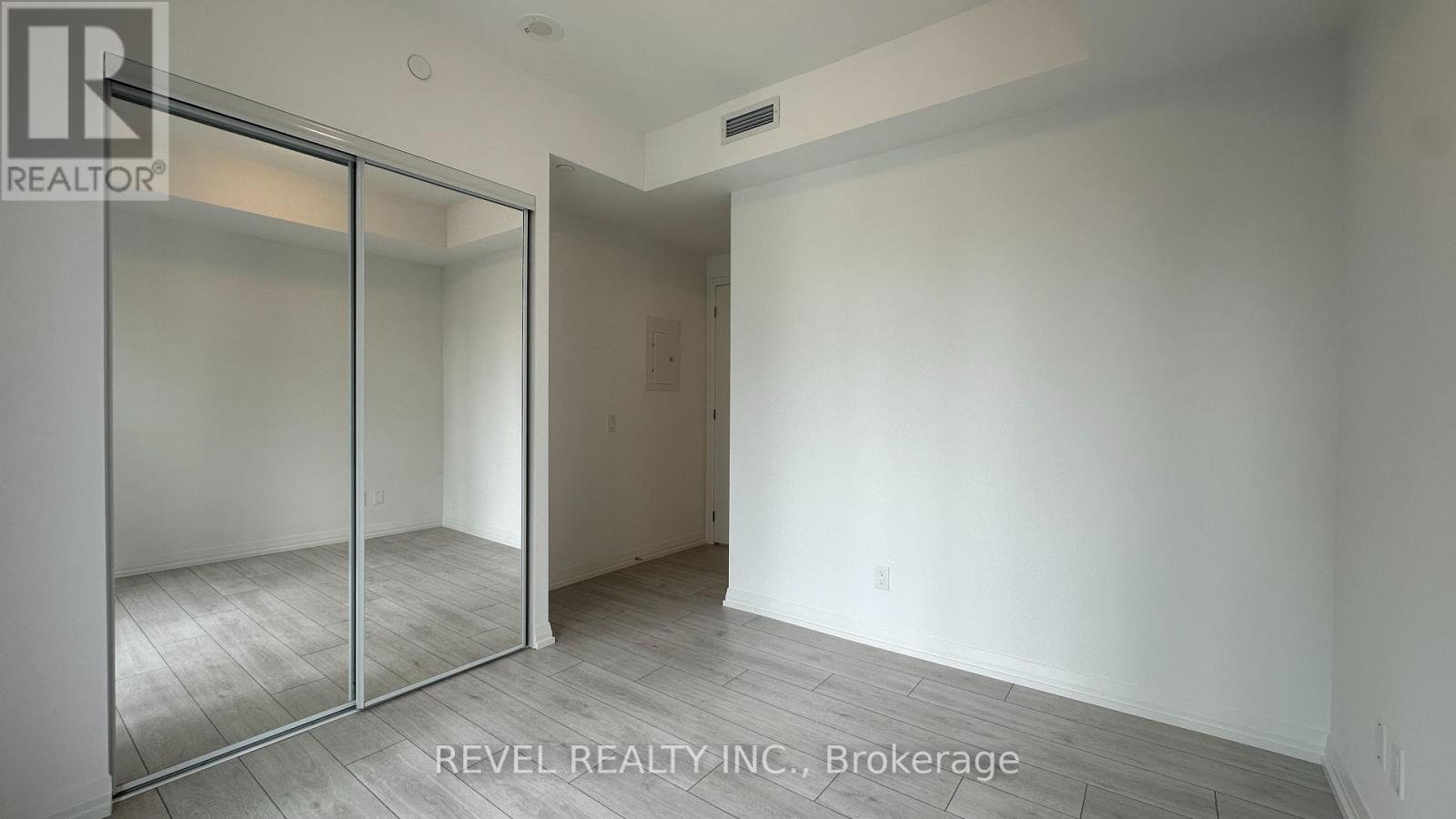 400 King Street West — photo 14