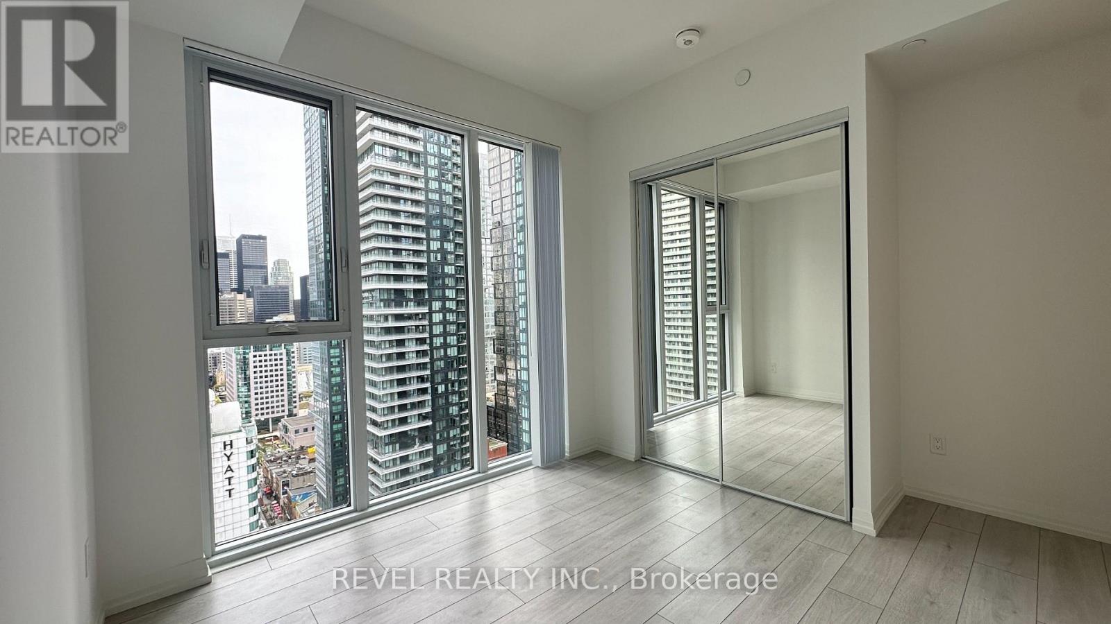 400 King Street West — photo 15