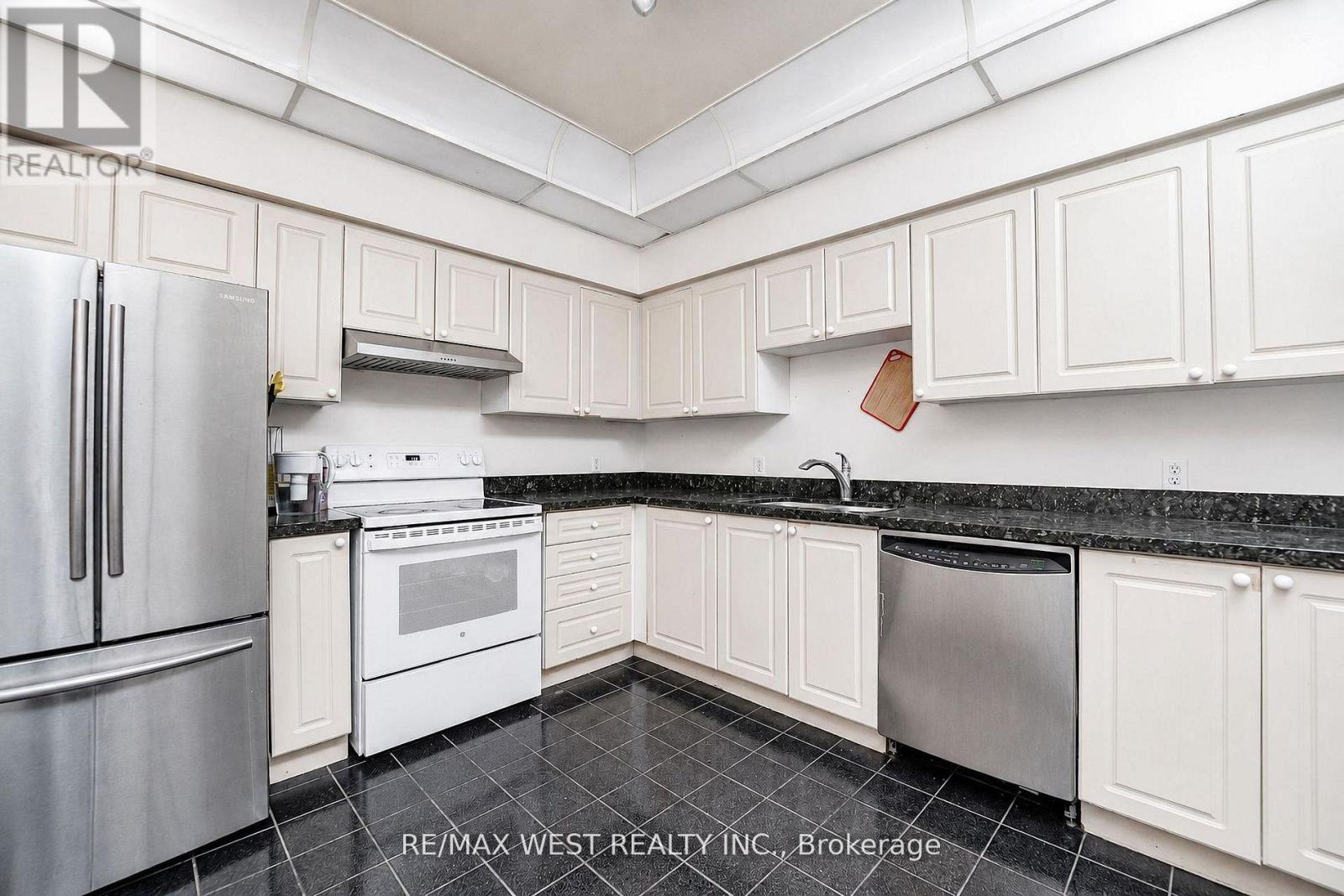 PH103- 8 Lee Centre Drive, Toronto, ON photo 6