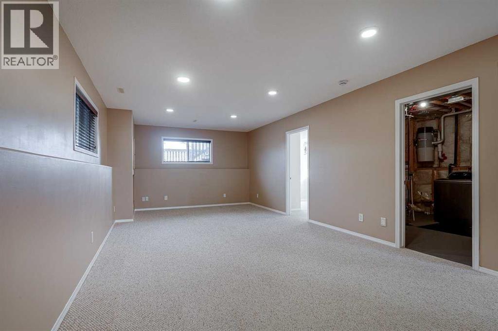 Listing photo – 48 Vanson Close, Red Deer