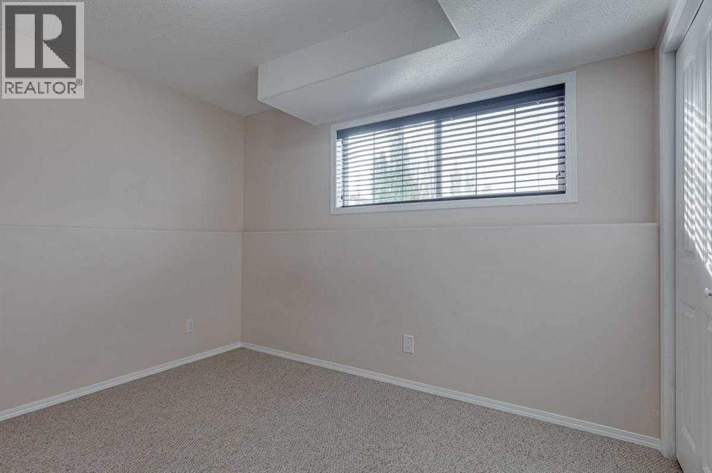 Listing photo – 48 Vanson Close, Red Deer