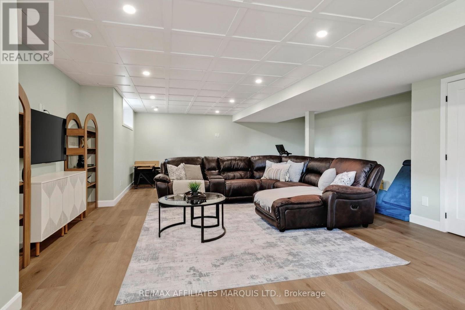 20314 Andrea Avenue — photo 34