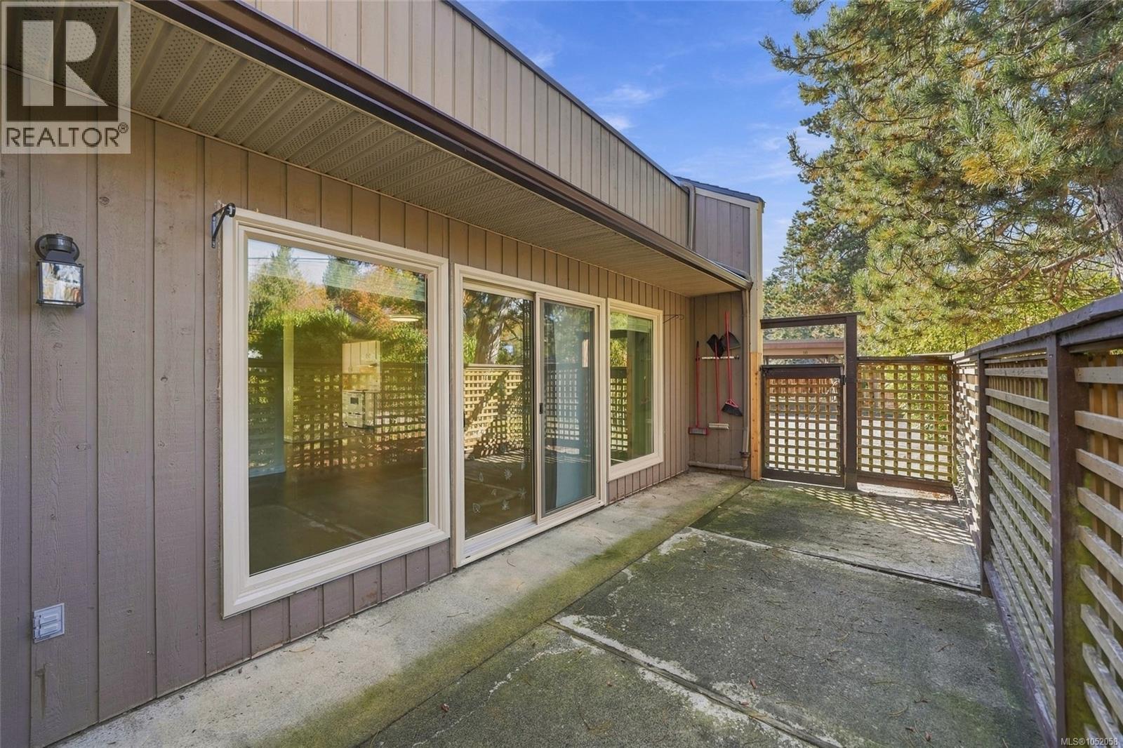 #10 240 Higson Cres - 44