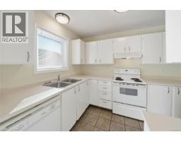 Entrance - 10 240 Higson Cres, Qualicum Beach, BC V9K2B4 Photo 8