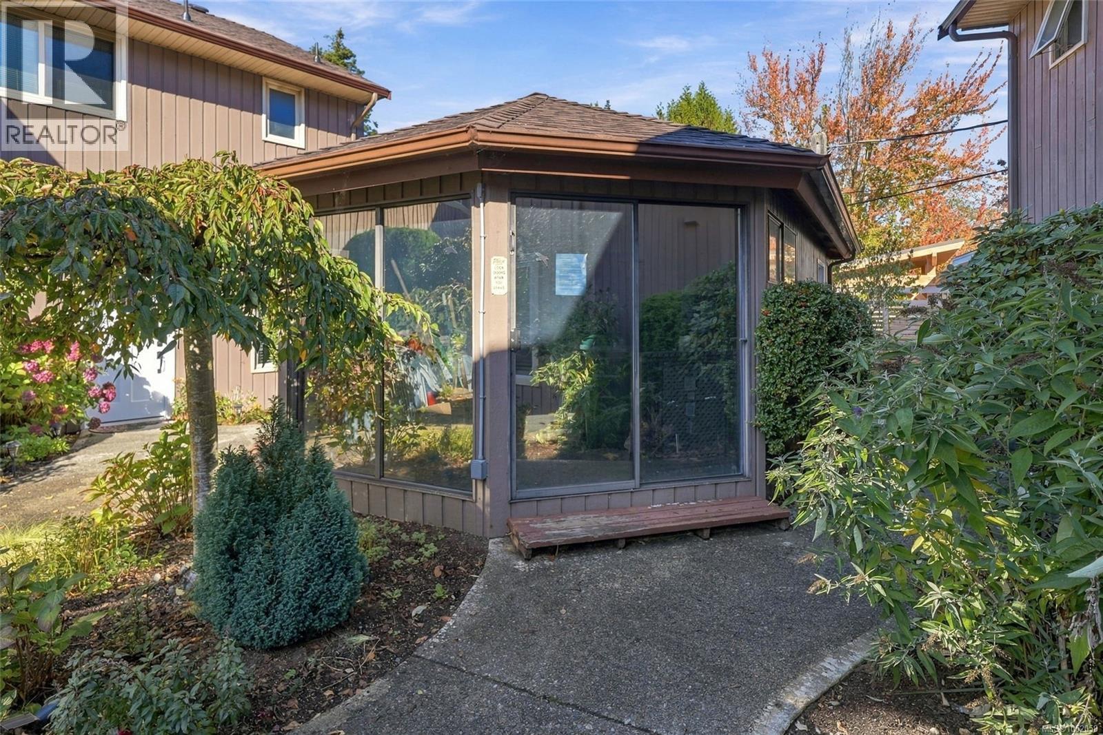 #10 240 Higson Cres - 58