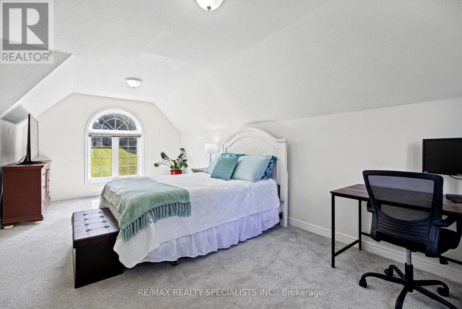 15 PATRICK DRIVE - 33
