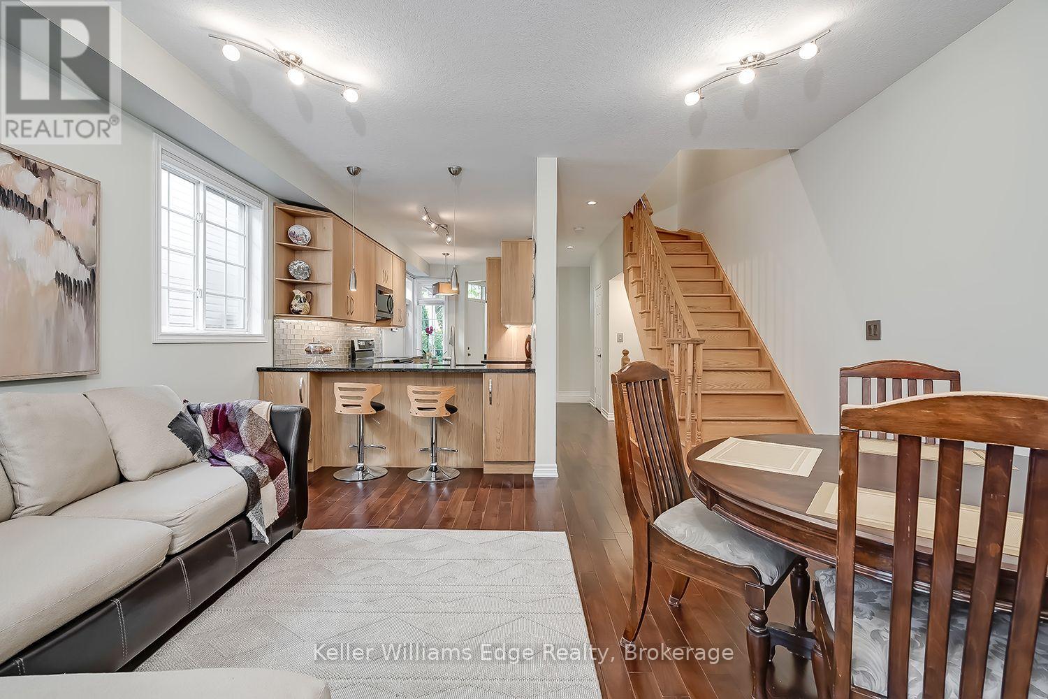 46 Sunnycroft Court West — photo 15