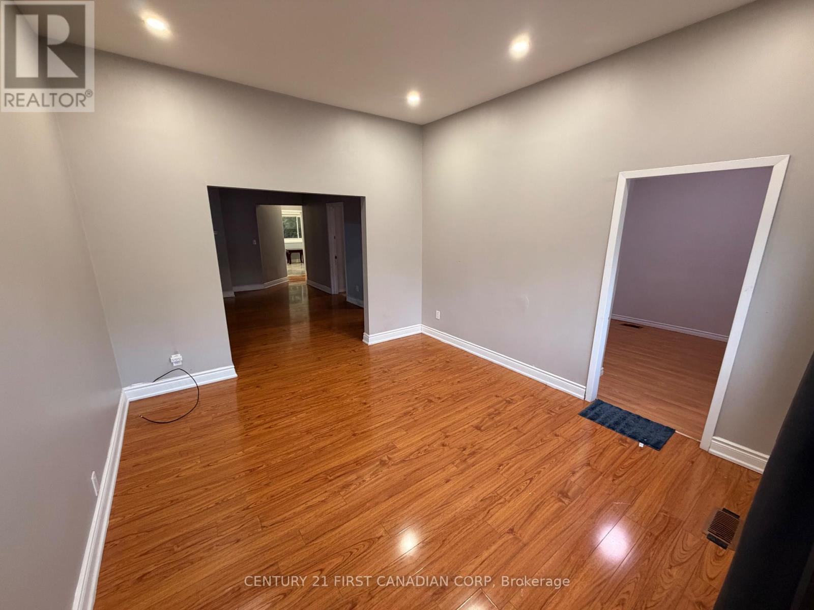 MAIN - 31 ADELAIDE STREET S, London South (South I) — photo 4