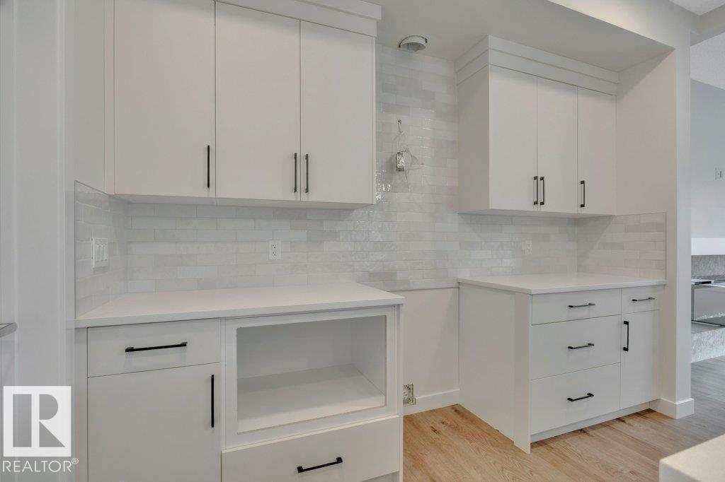 690 Bank Drive, photo 10
