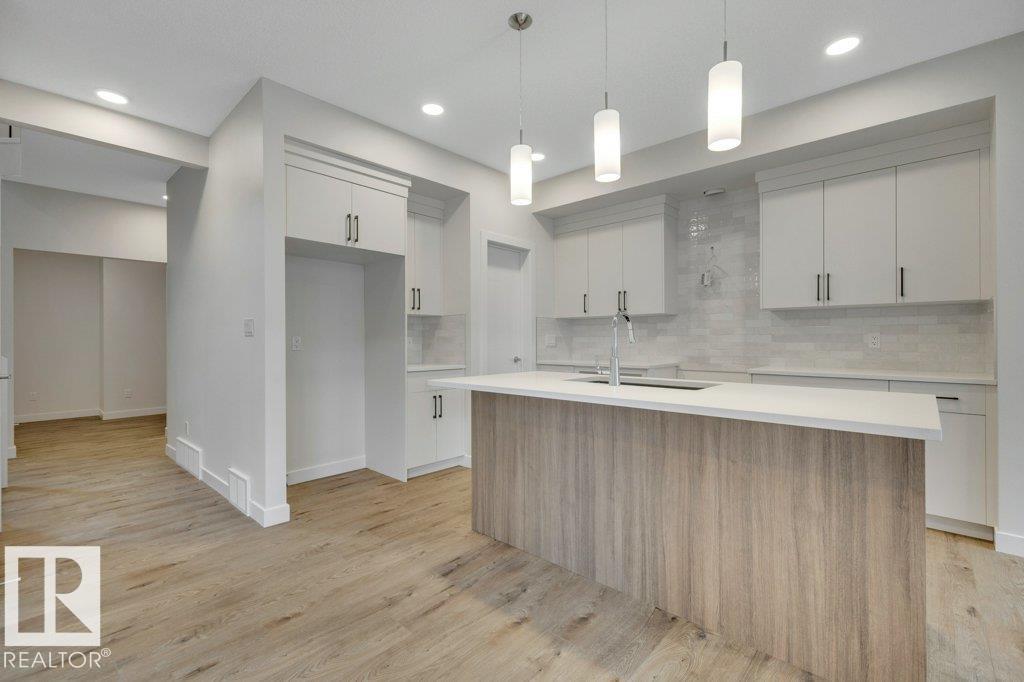 690 Bank Drive, photo 7