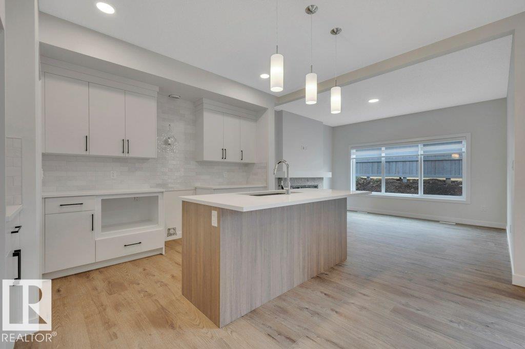 690 Bank Drive, photo 9