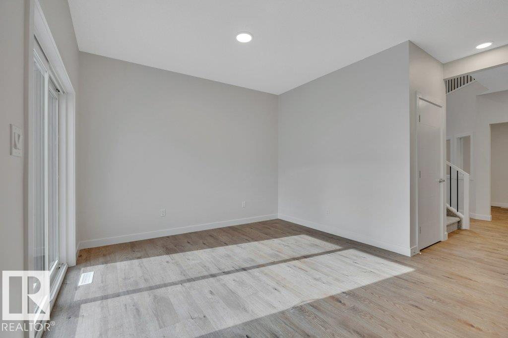 690 Bank Drive, photo 15