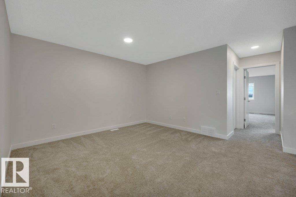 690 Bank Drive, photo 37