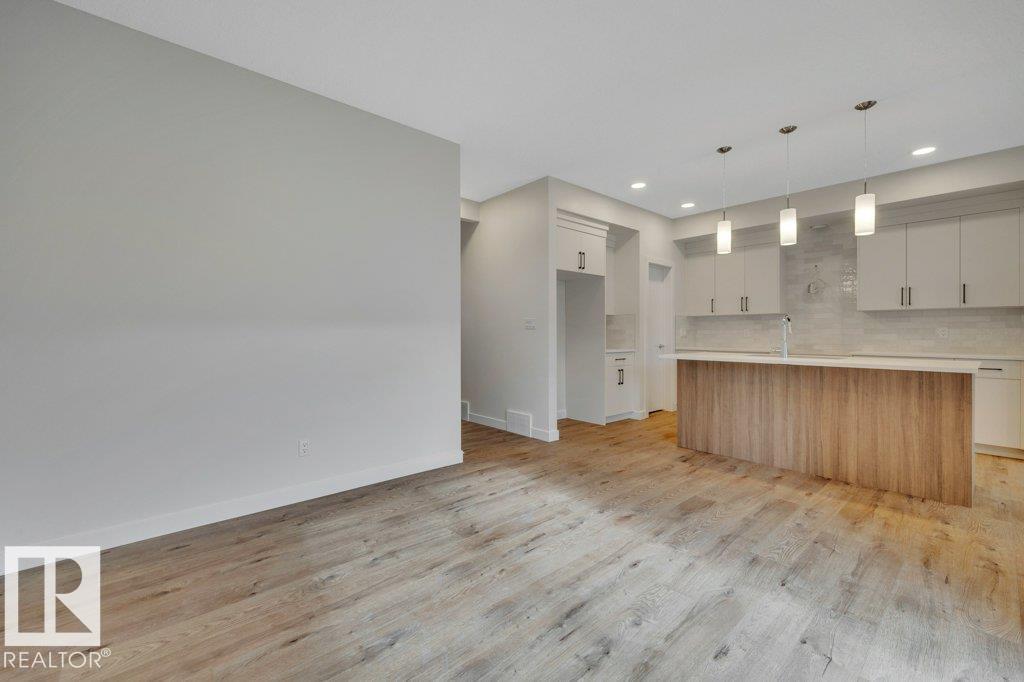 690 Bank Drive, photo 16
