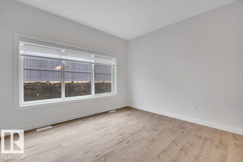 690 Bank Drive, photo 19