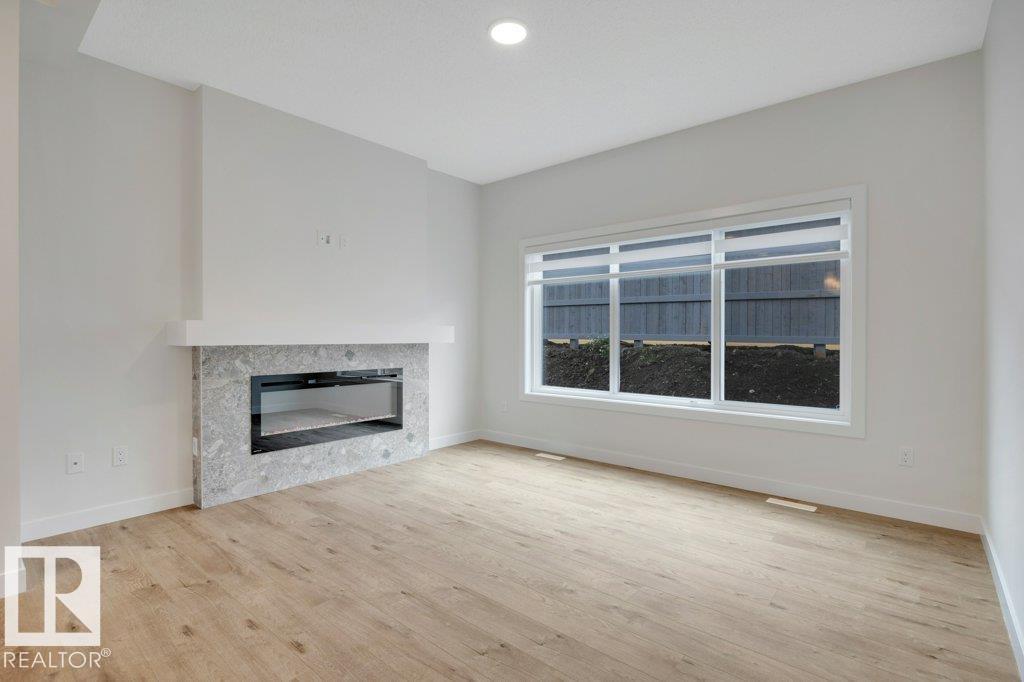 690 Bank Drive, photo 18