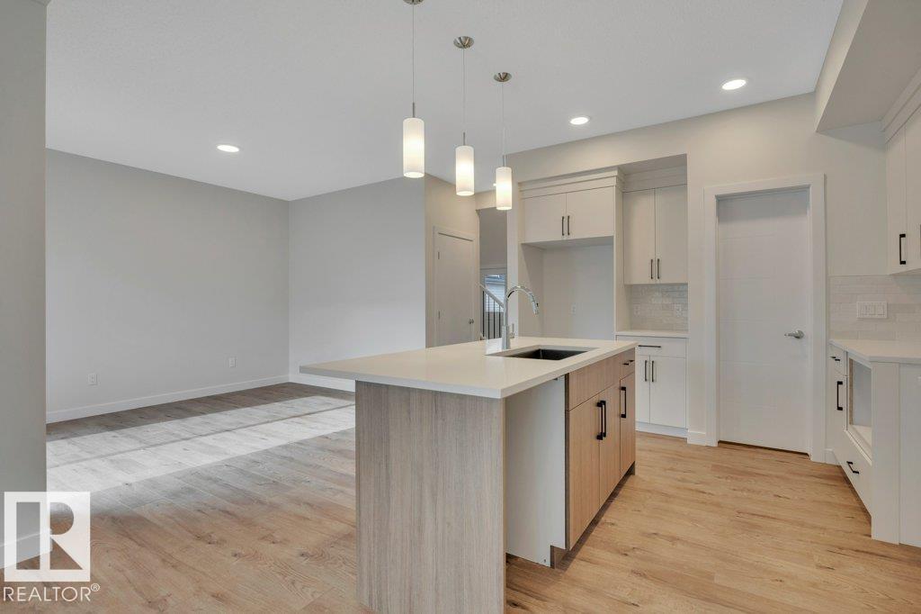 690 Bank Drive, photo 14