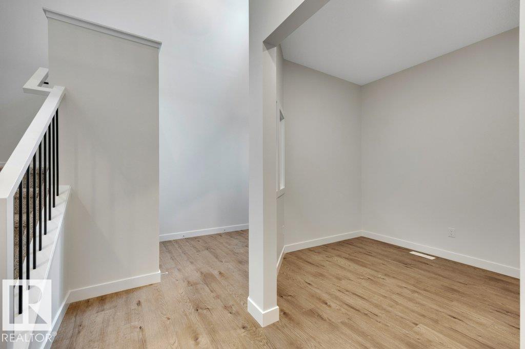 690 Bank Drive, photo 22