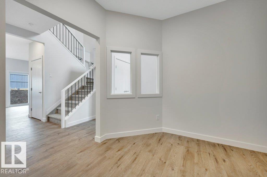 690 Bank Drive, photo 23