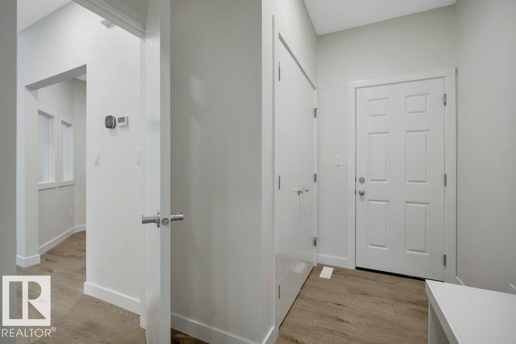 690 Bank Drive, photo 29