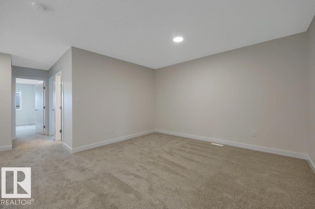690 Bank Drive, photo 36