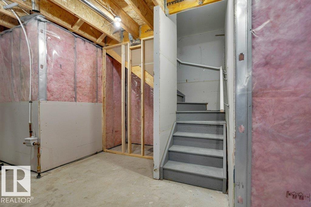 690 Bank Drive, photo 59