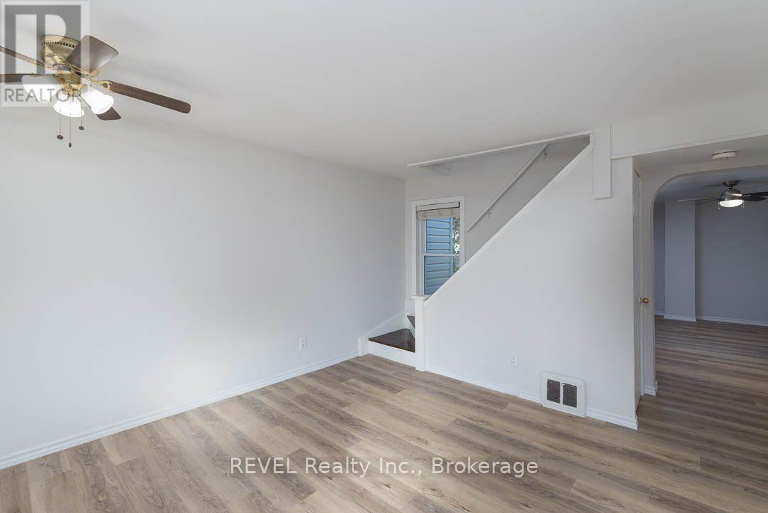 389 GLENDALE AVENUE, St. Catharines (Secord Woods) — photo 5