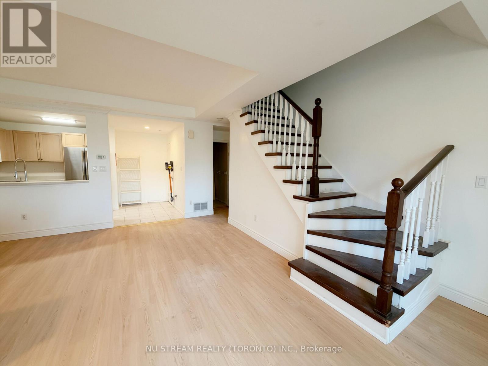 A11 - 108 FINCH AVENUE W, Toronto (Newtonbrook West) — photo 4