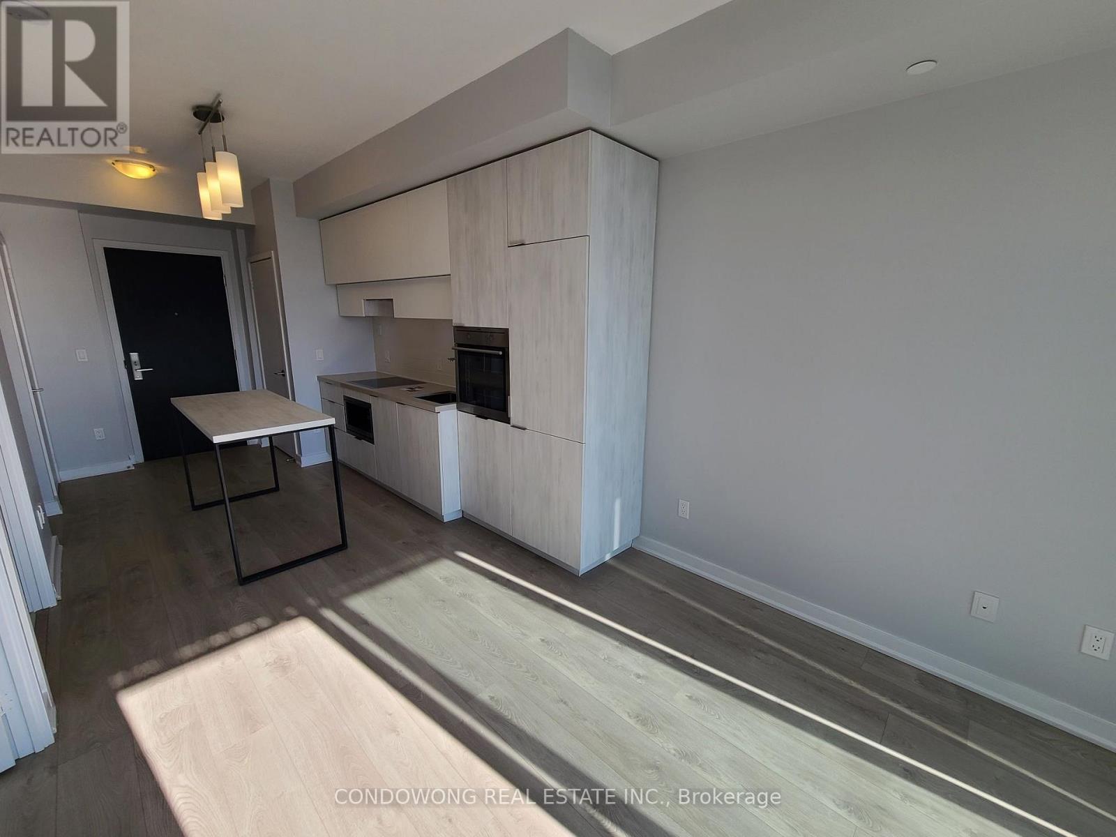 3704 - 8 EGLINTON AVENUE E, Toronto (Mount Pleasant West) — photo 2