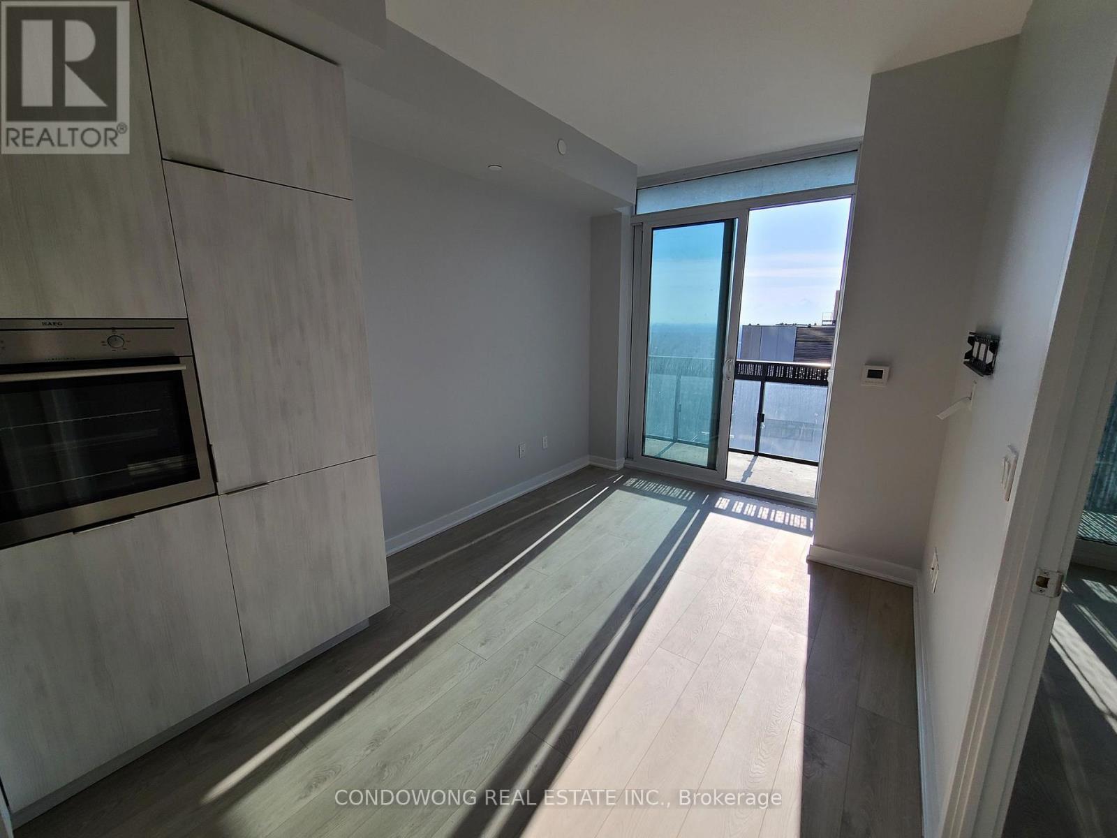 3704 - 8 EGLINTON AVENUE E, Toronto (Mount Pleasant West) — photo 4