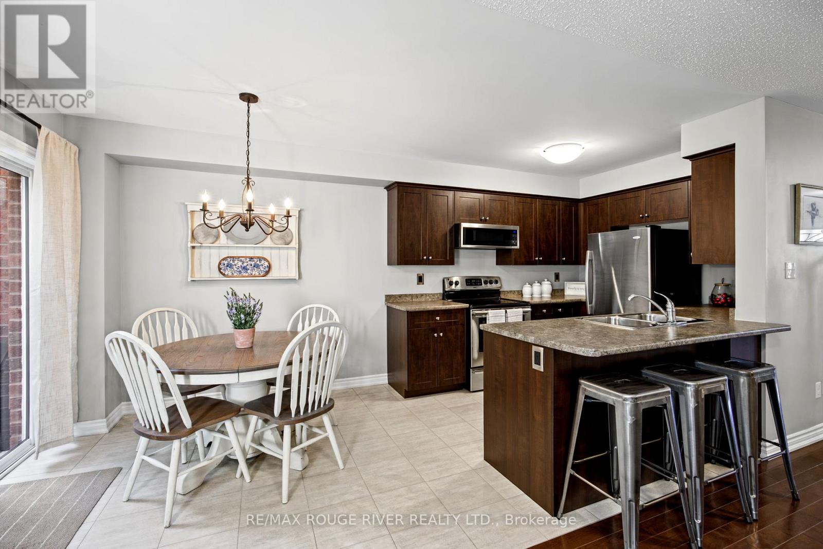 #37 715 GRANDVIEW STREET N - 15
