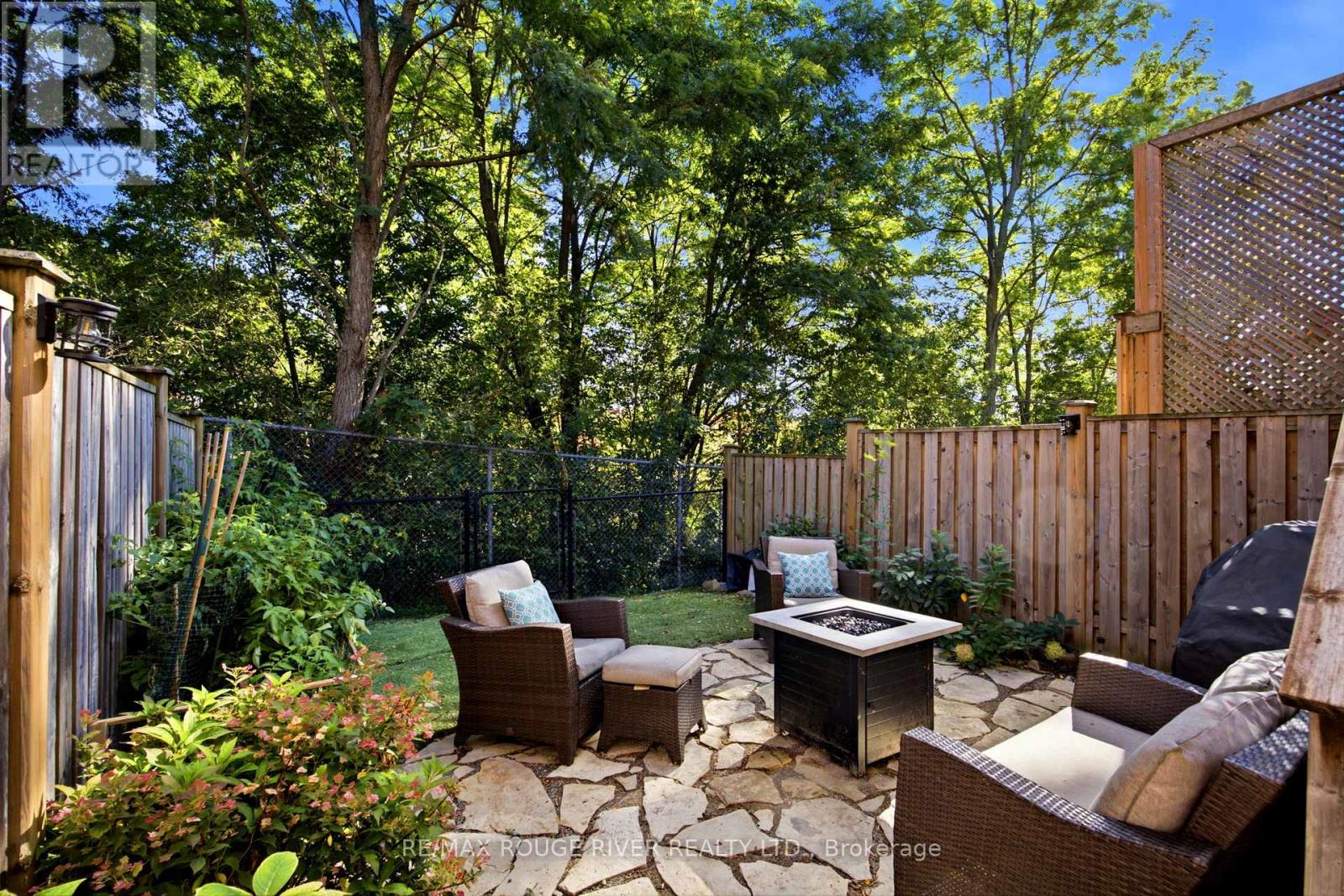 #37 715 GRANDVIEW STREET N - 36