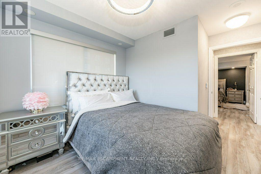 #209 2391 CENTRAL PARK DRIVE - 25