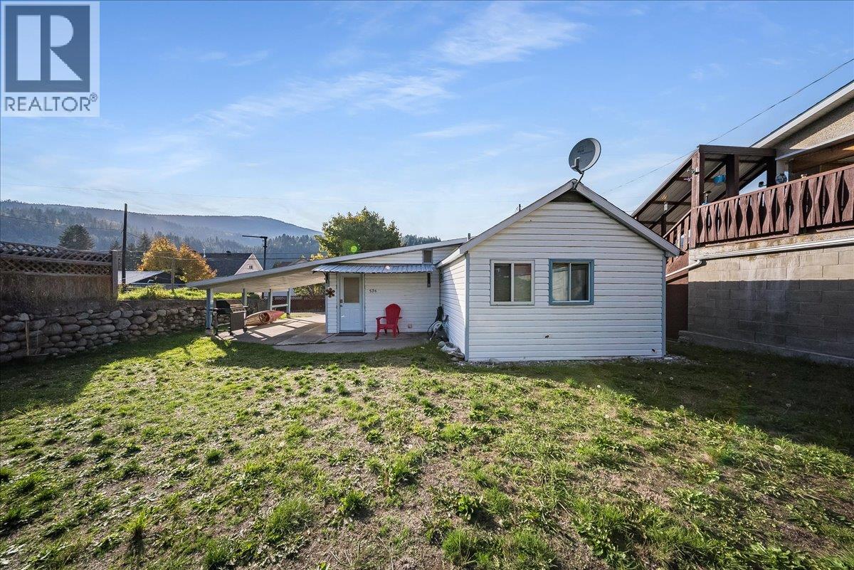 526 8TH Avenue, Castlegar - Image 1