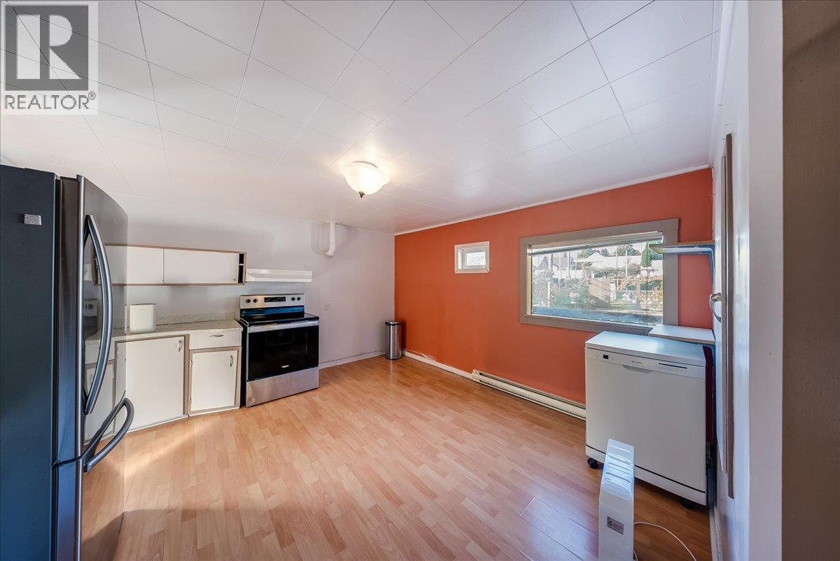 526 8TH Avenue, Castlegar - Image 1